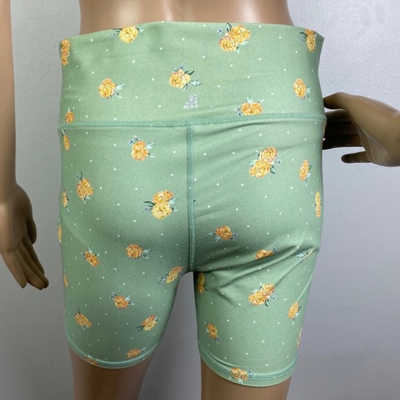 NEW WEWOREWHAT GREEN FLORAL PRINT BIKE SHORTS - Picture 6 of 6